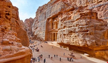 Pick Up From Araba Border & Visit Petra 